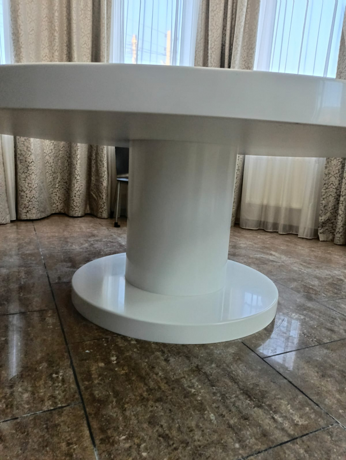 Полировка и реставрация столов